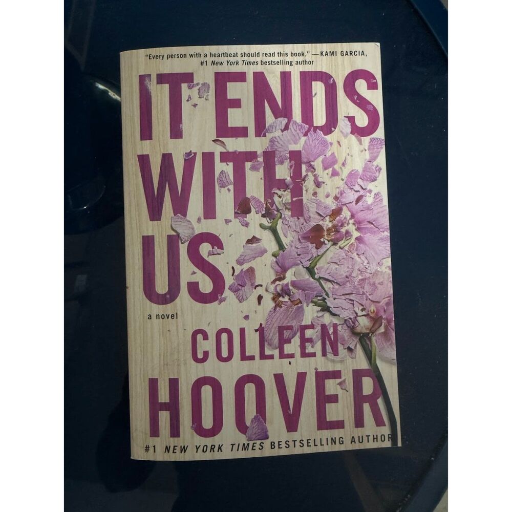 "It Ends With Us" by Colleen Hoover. - Picture 1 of 2